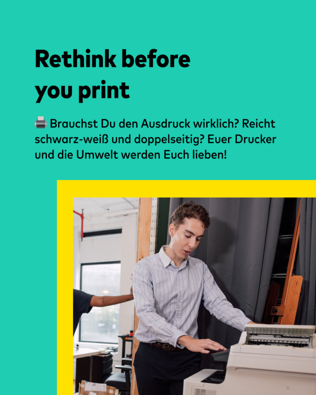 Mitarbeitende am Drucker